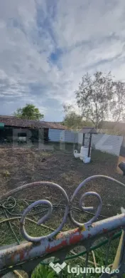 Casa cu 2 corpuri si anexe 