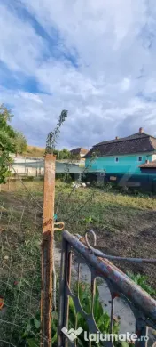 Casa cu 2 corpuri si anexe 