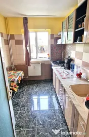 Doua camere semidecomandate etaj 2, zona Dacia 