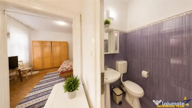 Corp de casa cu 2 imobile, intrari separate, pod si beci gen - Brasov (Brasov)