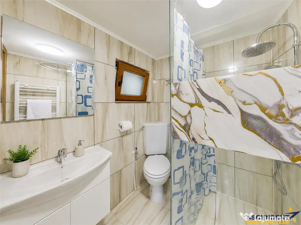Corp de casa cu 2 imobile, intrari separate, pod si beci gen - Brasov (Brasov)
