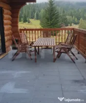 Cabana din bustean masiv si o suprafata de teren de 9000 mp
