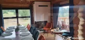Cabana din bustean masiv si o suprafata de teren de 9000 mp