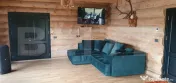 Cabana din bustean masiv si o suprafata de teren de 9000 mp