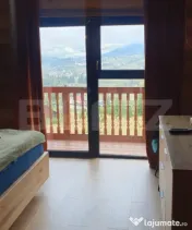 Cabana din bustean masiv si o suprafata de teren de 9000 mp