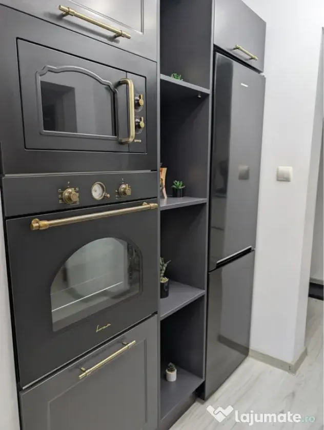 Apartament complet complet renovat și mobilat,