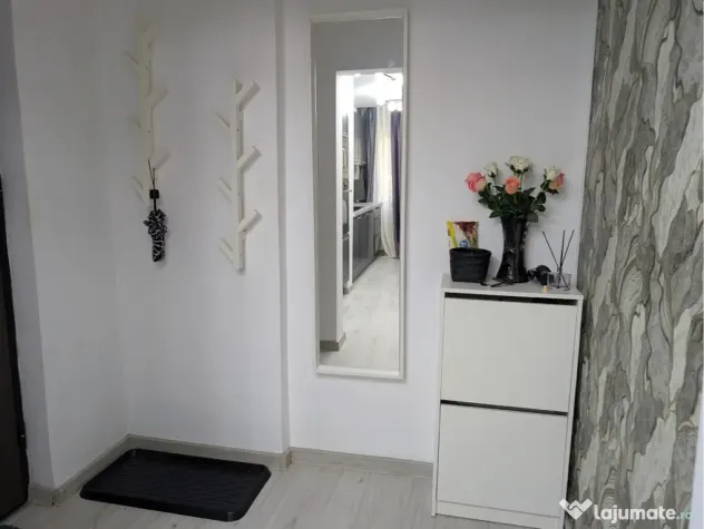 Apartament complet complet renovat și mobilat,
