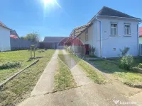 CASĂ CU TEREN GENEROS ȘI PANOURI FOTOVOLTAICE – BLĂJEL