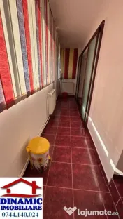 Apartament 3 camere, decomandat, 80 mp – parter înalt – 490 €/lună