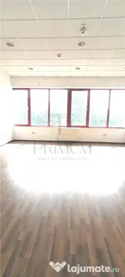 Spatiu birouri etaj 3 cu lift - Aradului 