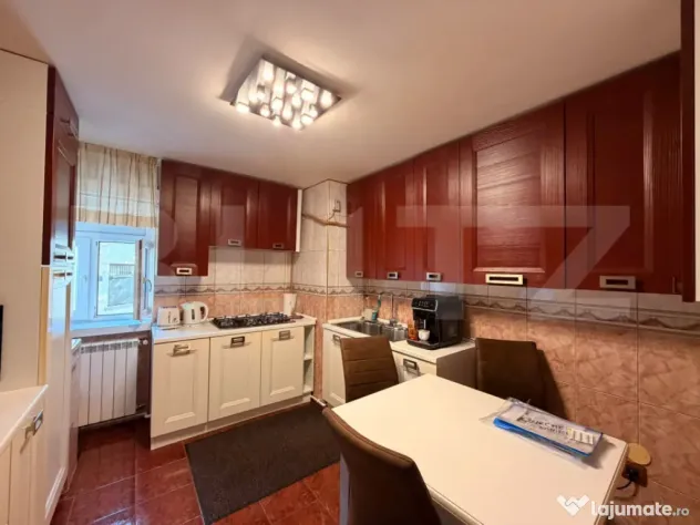 Apartament 4 camere, 100 mp, parcare privata, zona Ultracent - Craiova (Dolj)