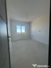 CASA PE PARTER - 3 DORMITOARE - BUCATARIE INCHISA - 400 MP 