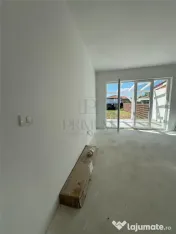 CASA PE PARTER - 3 DORMITOARE - BUCATARIE INCHISA - 400 MP 