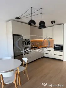 2 camere cu balcon si garaj, ERA Roots