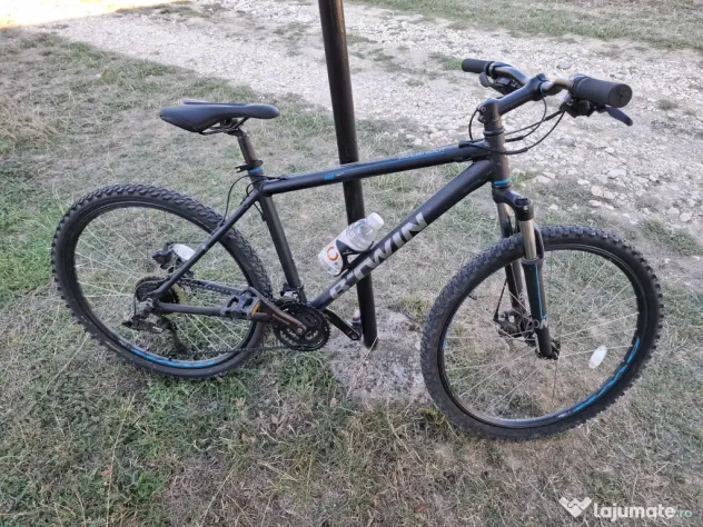 Bicicleta B'Twin, aluminiu,26", frane pe disc, stare excelenta