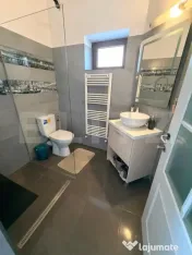 Casă cu 5 camere și teren de 500 mp – spațioasă, ideal 