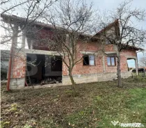 Casa cu 4 camere, 250 mp, zona Mesteacan (Halmeu)