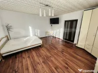 Casă cu un dormitor în Dâmbul Rotund, curte comună 