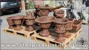 Vaze și jardiniere, terracotta patinat, din beton.
