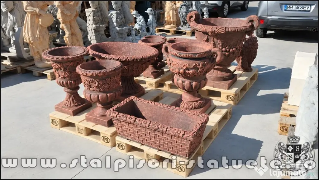 Vaze și jardiniere, terrcotta patinat, din beton.