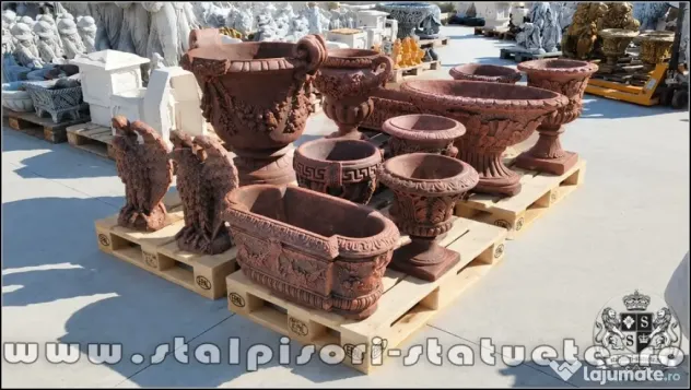 Vaze și jardiniere, terrcotta patinat, din beton.