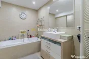 Clădire modernă, versatilă, cu terasă panoramică – locuință sau business 