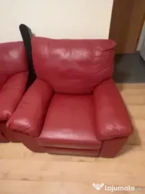 Vând Canapea 3 locuri + fotoliu din piele – roșu/bordo preț  1800 Ron