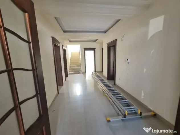 Proprietate de Lux în Arcașilor | 3 Corpuri de Clădire, 821mp - Galati (Galati)