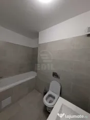 Apartament cu 3 camere, terasă de 15 mp și parcare proprie – Eroilor 