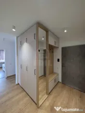 Apartament cu 3 camere, terasă de 15 mp și parcare proprie – Eroilor 