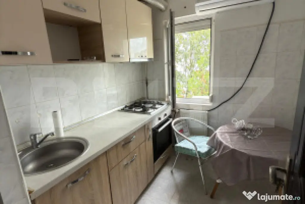 Apartament cu 2 camere, 38 mp, zona Vest - Ploiesti (Prahova)