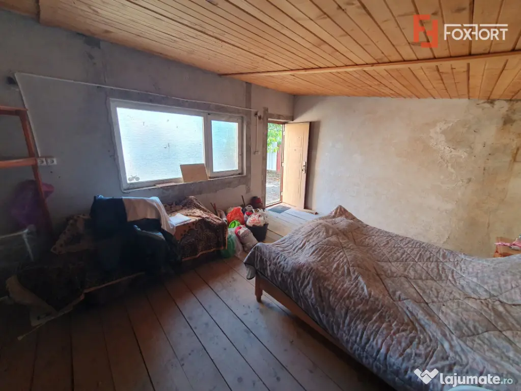Casa individuala la rosu, intabulata - Uliuc - Sacosu Turces - Uliuc (Timis)