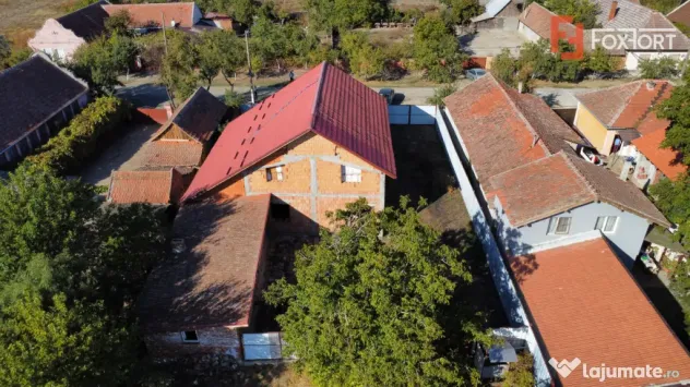 Casa individuala la rosu, intabulata - Uliuc - Sacosu Turces - Uliuc (Timis)