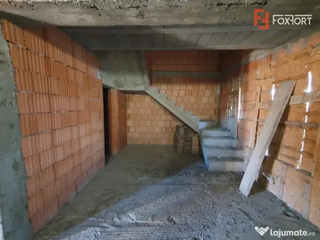 Casa individuala la rosu, intabulata - Uliuc - Sacosu Turces - Uliuc (Timis)