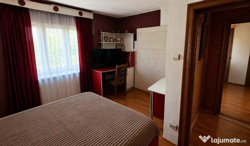 Casa cu etaj si cladire separata de 250mp - Botosani (Botosani)