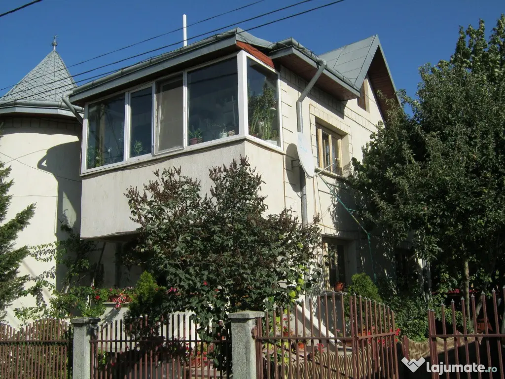 Casa cu etaj si cladire separata de 250mp - Botosani (Botosani)