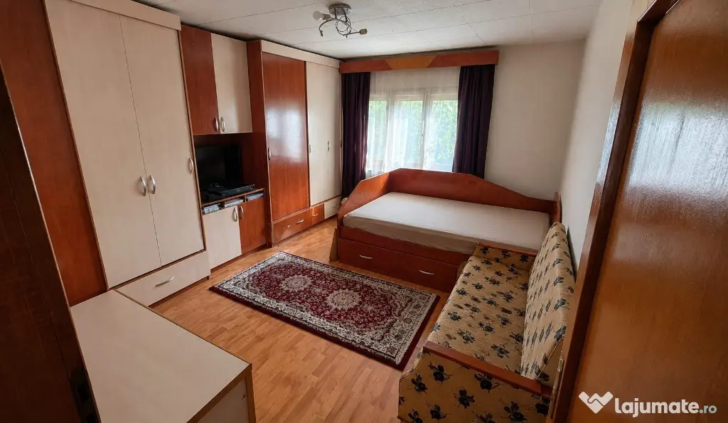 Casa cu etaj si cladire separata de 250mp - Botosani (Botosani)