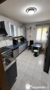 Casa cu etaj si cladire separata de 250mp