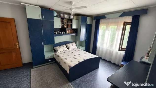 Casa cu etaj si cladire separata de 250mp - Botosani (Botosani)