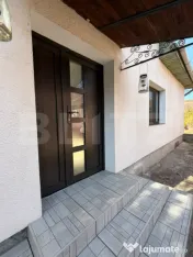 Casă de vânzare, ideală pentru familie, cu curte și gră