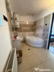 Casă de vânzare, ideală pentru familie, cu curte și gră