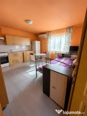 Casă de vânzare, ideală pentru familie, cu curte și gră