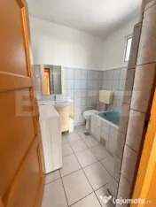 Casă de vânzare, ideală pentru familie, cu curte și gră