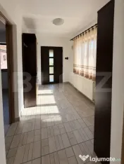 Casă de vânzare, ideală pentru familie, cu curte și gră