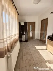 Casă de vânzare, ideală pentru familie, cu curte și gră