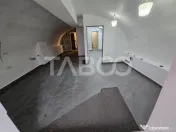 Spatiu comercial de vanzare 55 mp curte parcare zona Central 