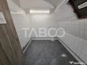 Spatiu comercial de vanzare 55 mp curte parcare zona Central 