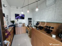 Casa individuala si 4 spatii comerciale cu vad in Orasul de