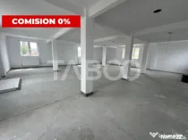 Spatiu comercial cu vitrina pe 3 niveluri cu suprafata utila