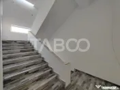 Spatiu comercial cu vitrina pe 3 niveluri cu suprafata utila 